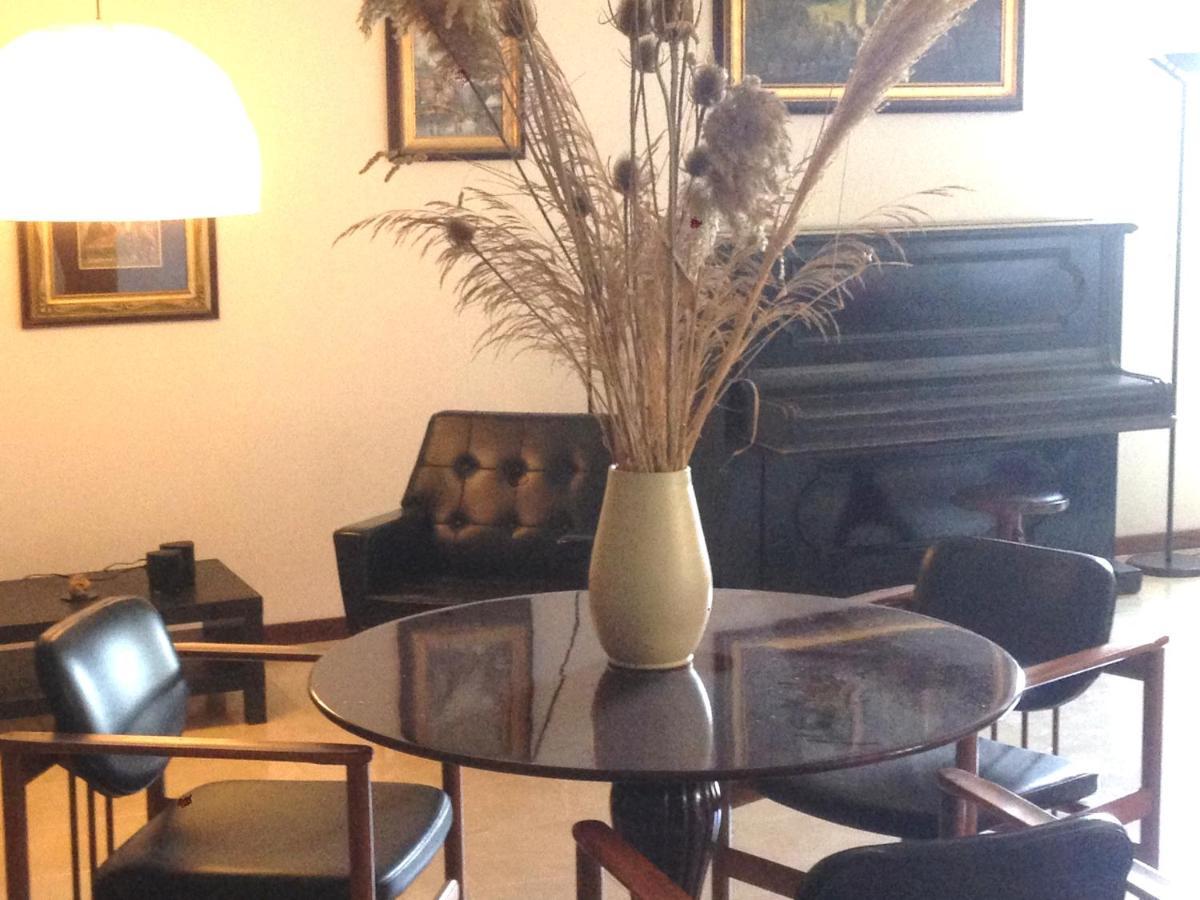 B&B Hollywood Olivadi Luaran gambar