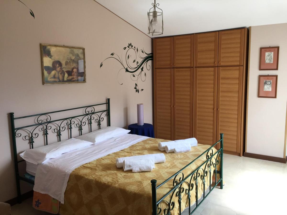 B&B Hollywood Olivadi Luaran gambar