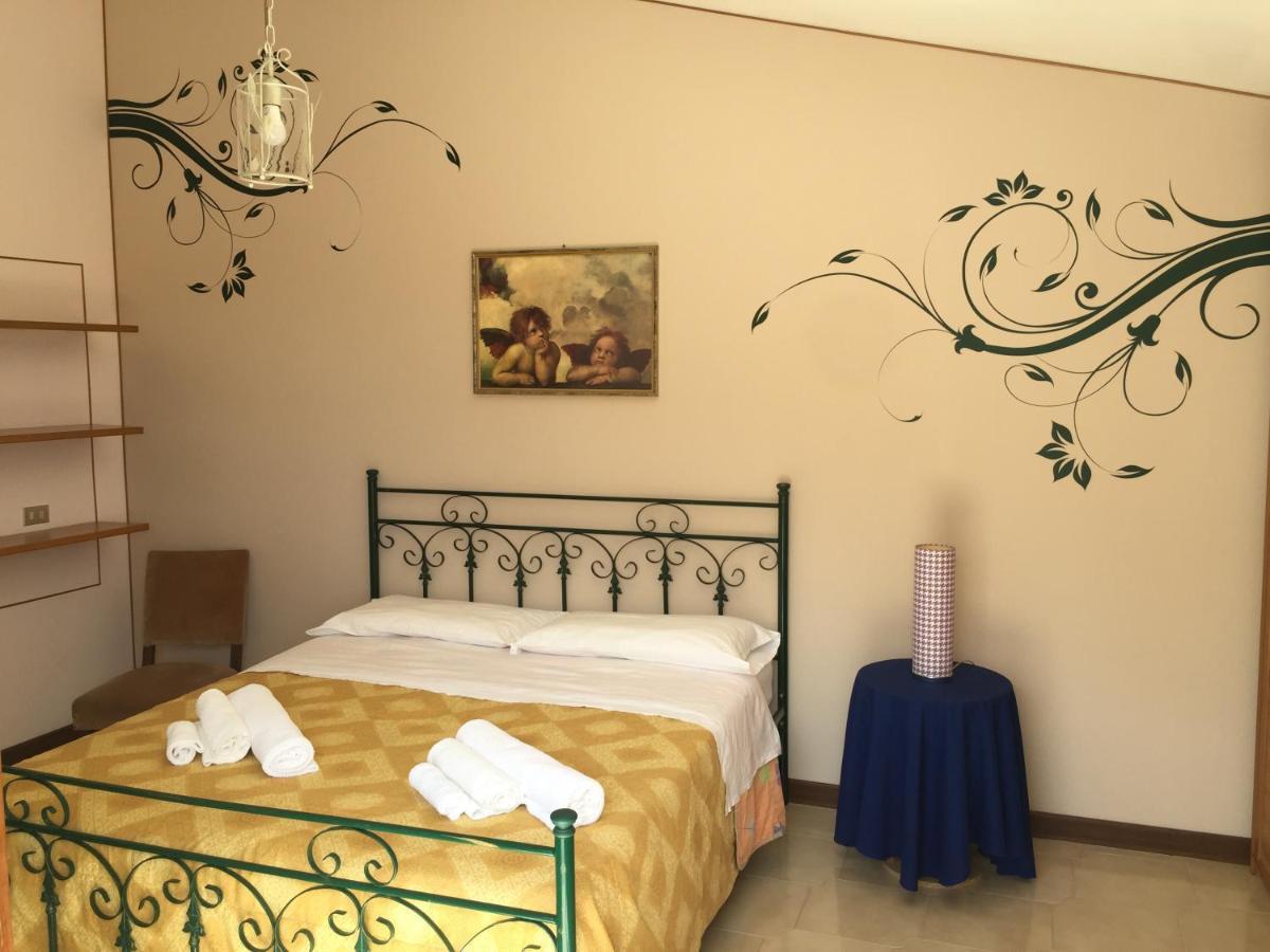 B&B Hollywood Olivadi Luaran gambar