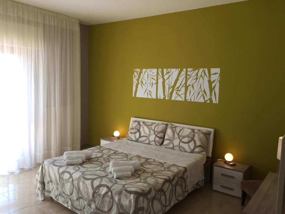 B&B Hollywood Olivadi Luaran gambar