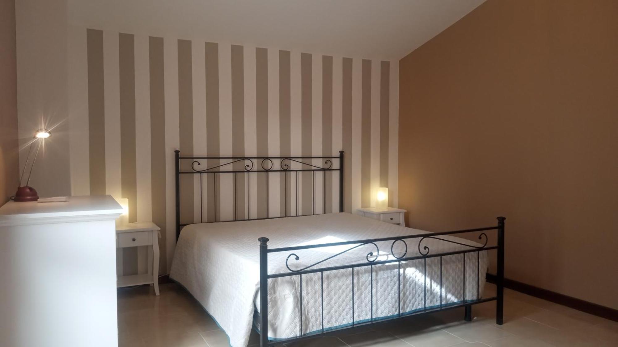 B&B Hollywood Olivadi Luaran gambar